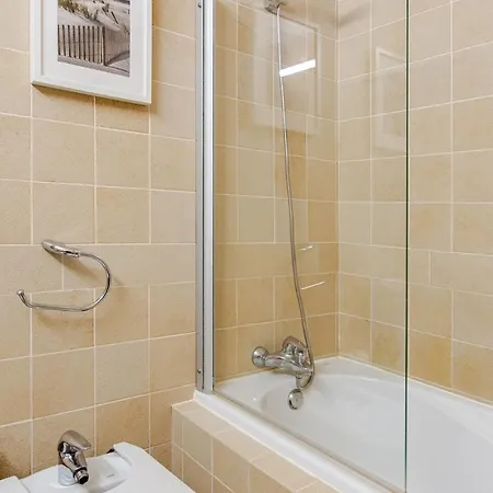 1- Bedroom Flat In Near The * 빌라모라